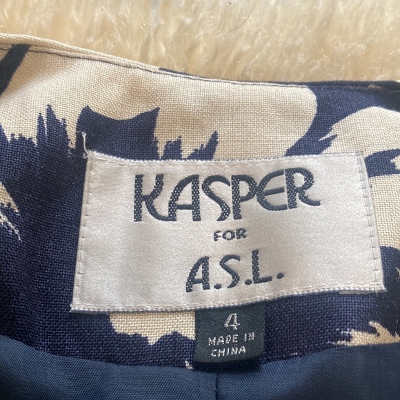 Navy and off white floral suit jacket size 4 - Picture 5 of 10